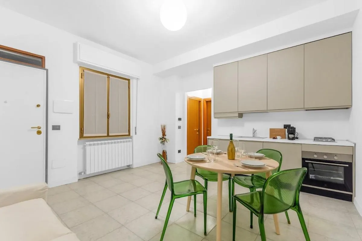 Apartment Lake Corner Near The Center Of Sirmione Italien